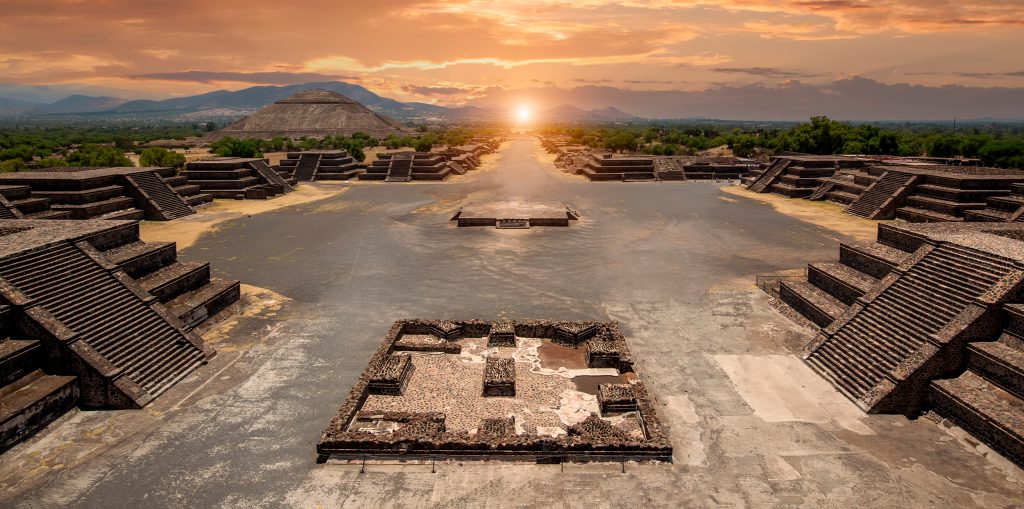 Calzada de los Muertos