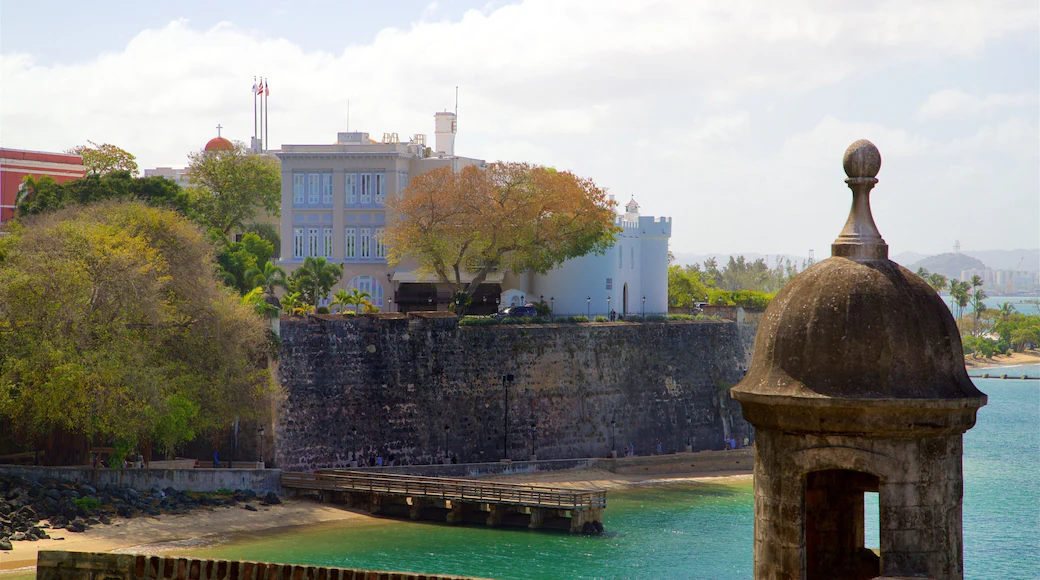 La Fortaleza Sea Wall Angle