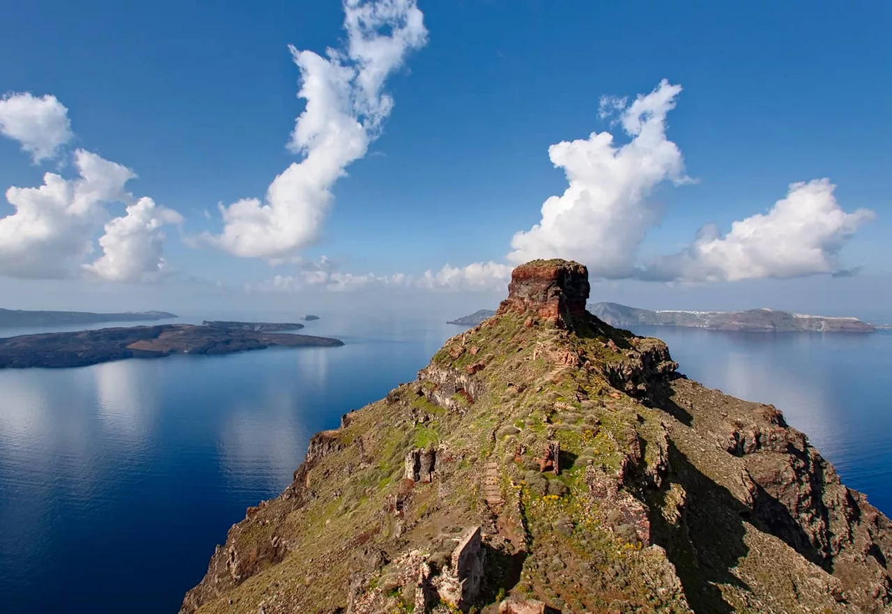 Skaros Rock Path