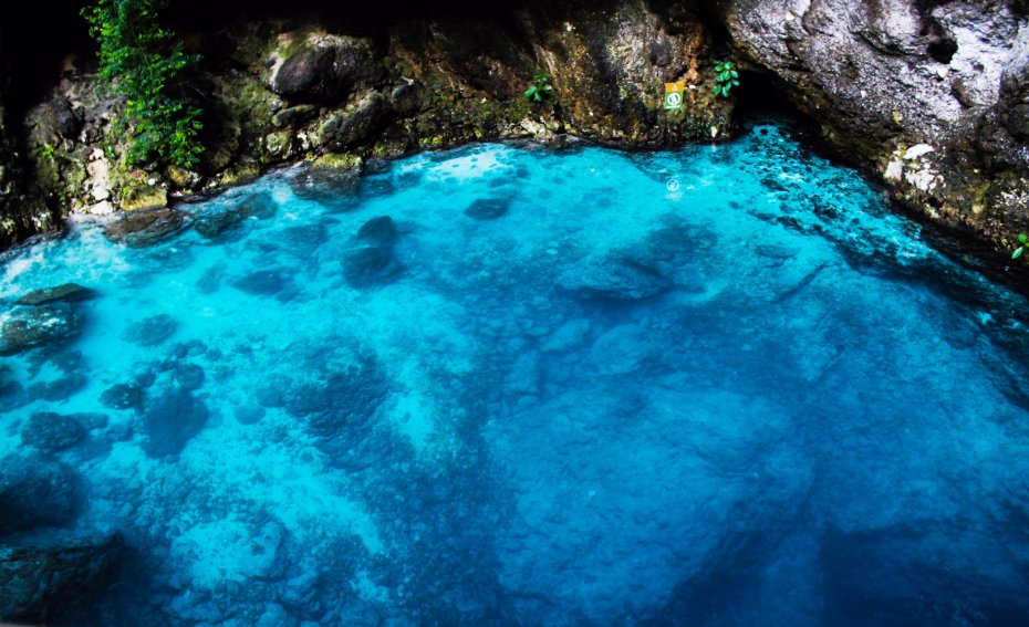 Deep Blue Hole