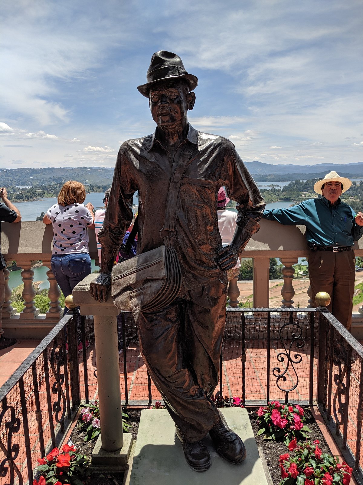 Luis Eduardo Villegas Statue