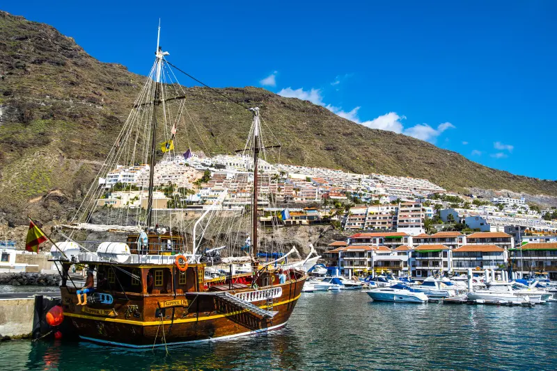 Puerto de Los Gigantes