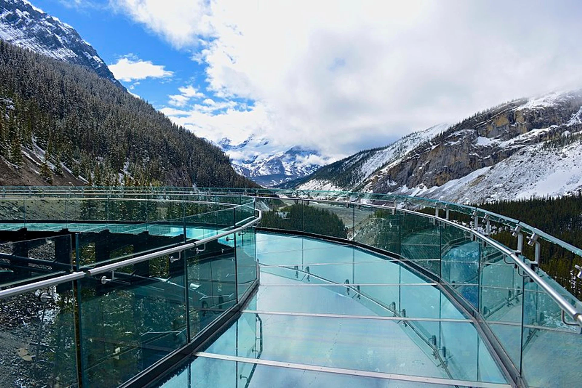 Columbia Icefield Adventure and Skywalk