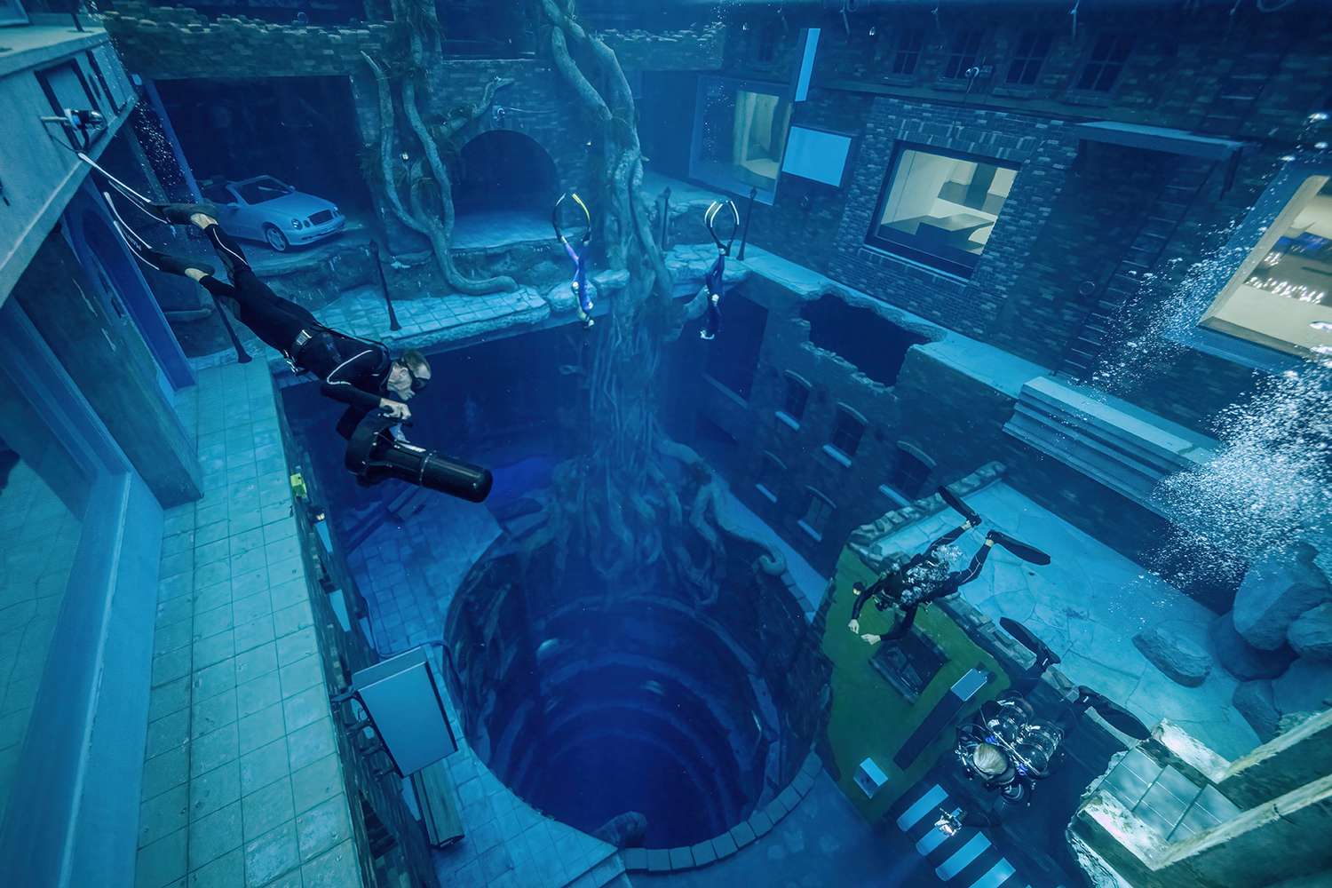 Scuba Diving Dubai Deepest Pool