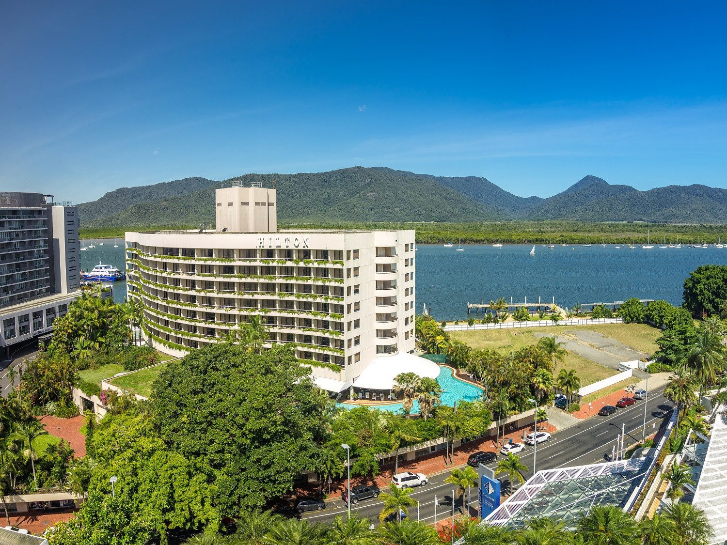 Shangri-La The Marina