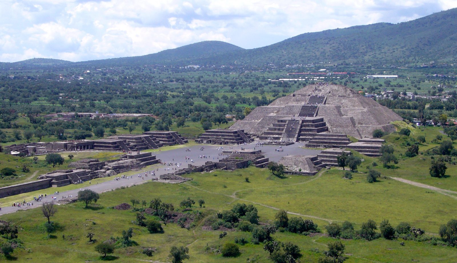 Moon Pyramid Plaza
