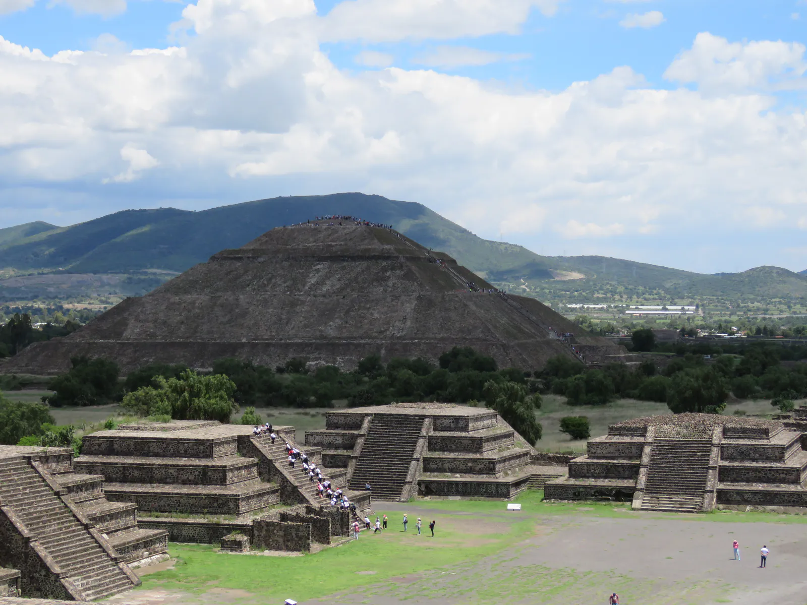 Moon Pyramid Plaza