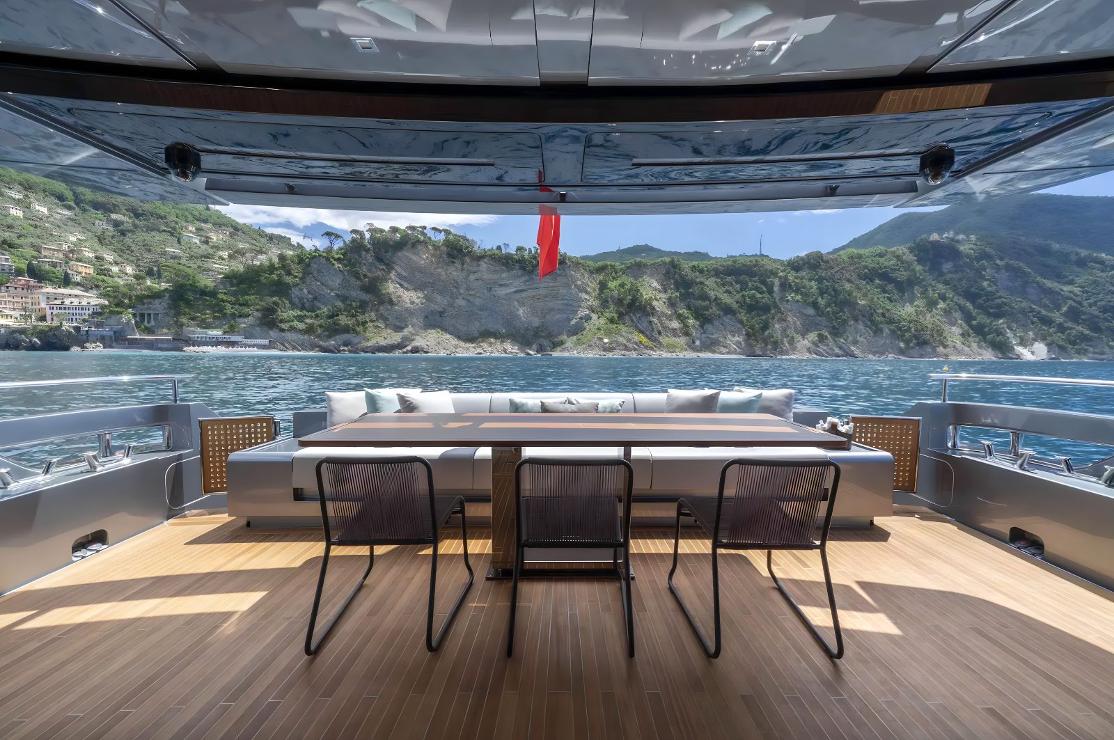 Upper Deck Lounge