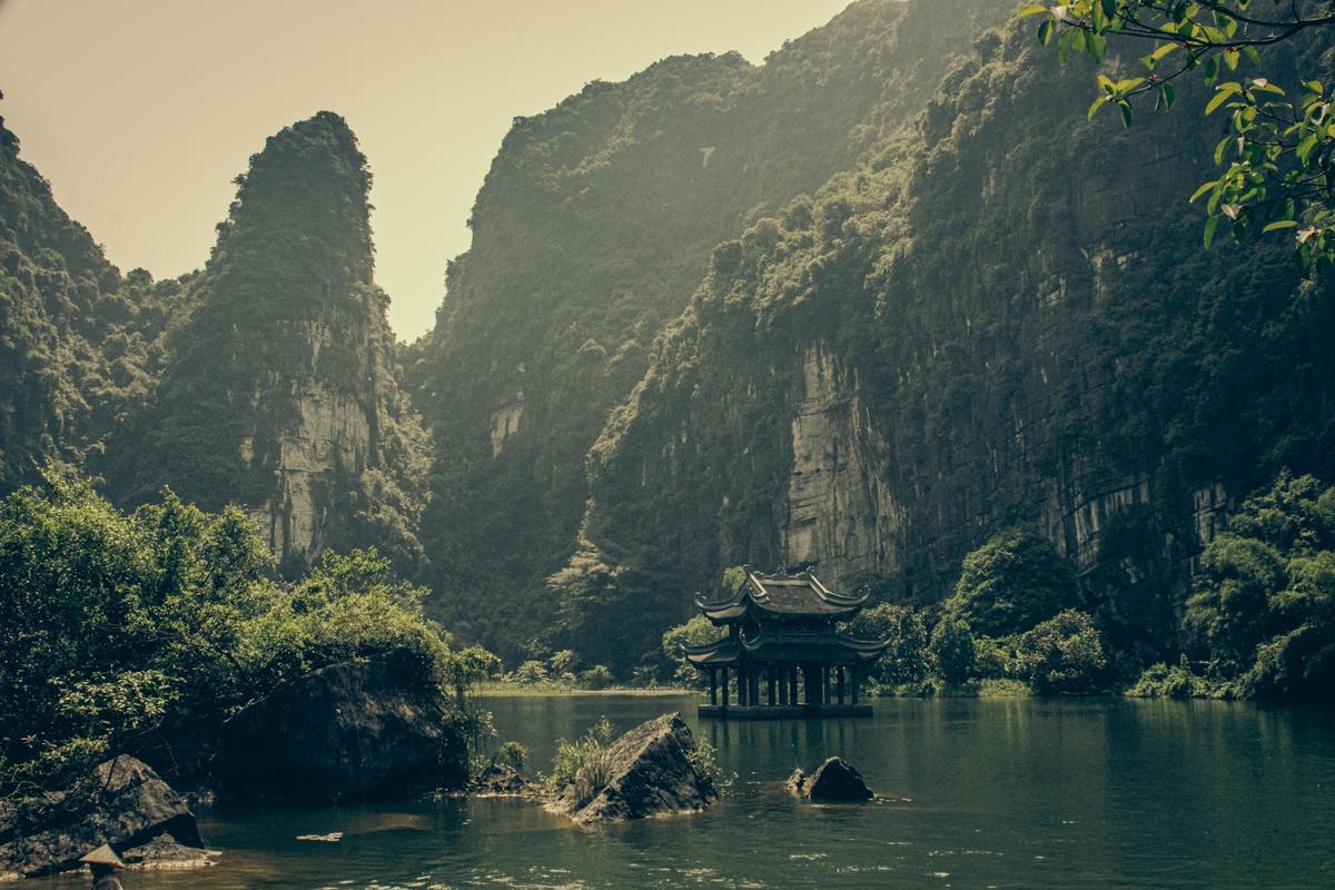 Vu Lam Royal Palace