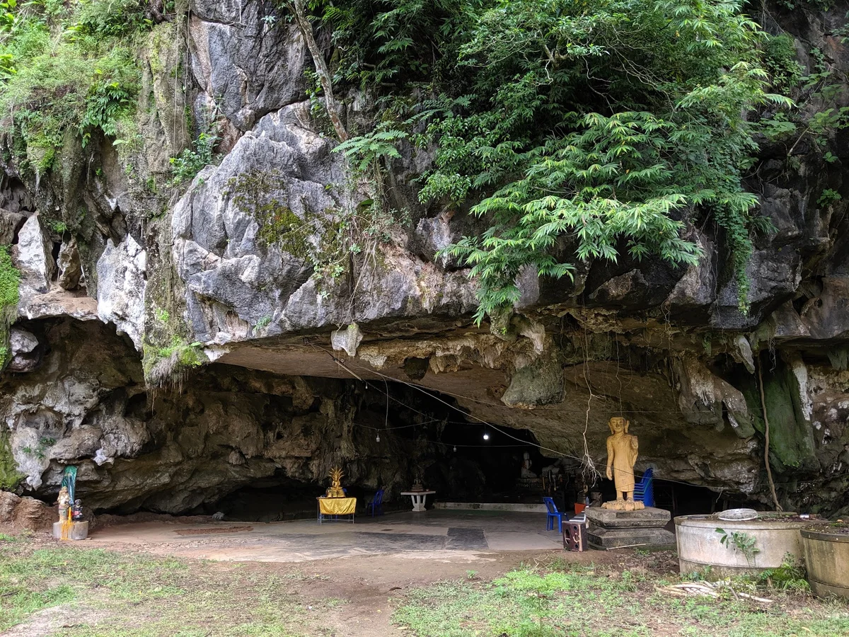 Wat Tham Phanthurat Temple