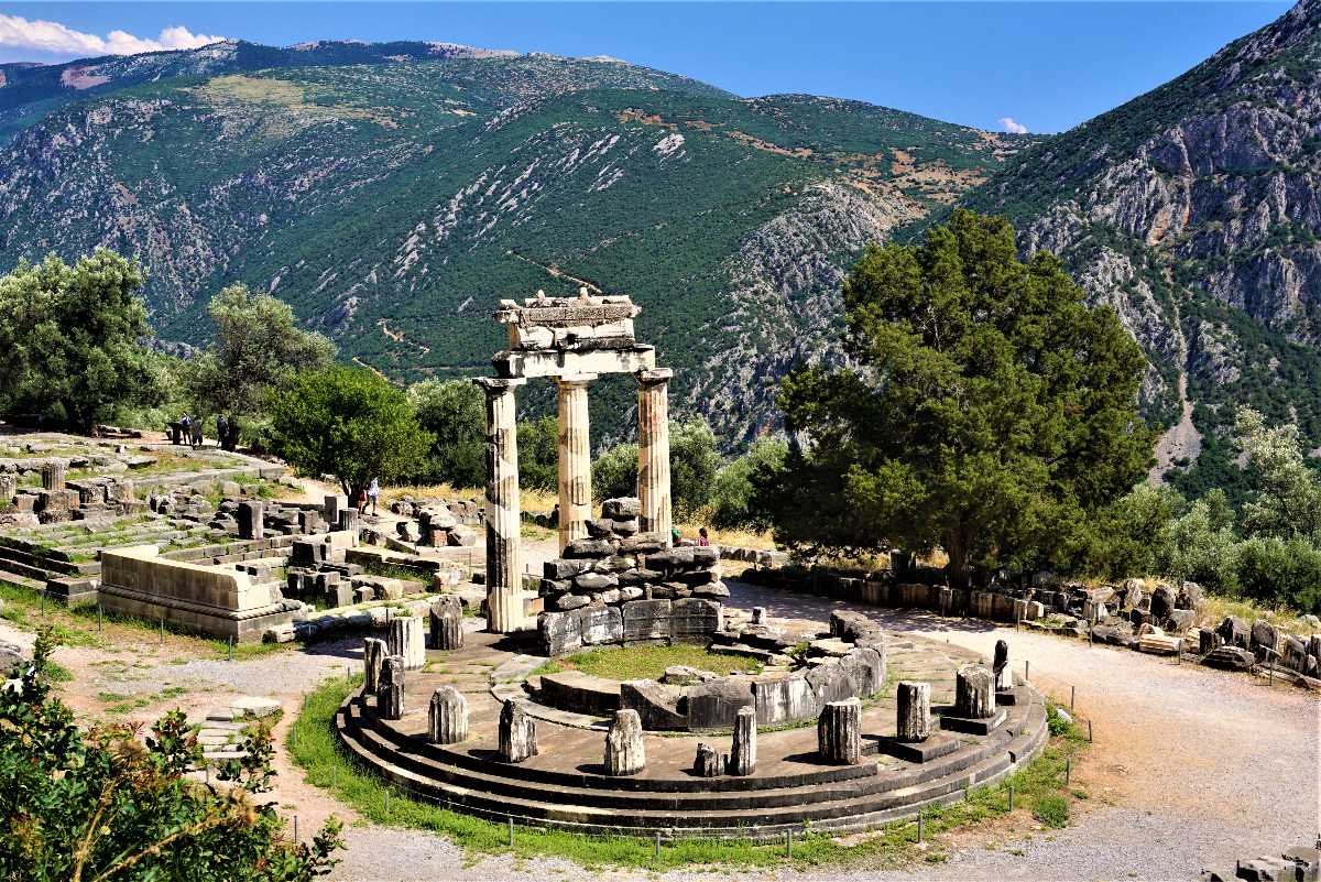 Athena Pronaia