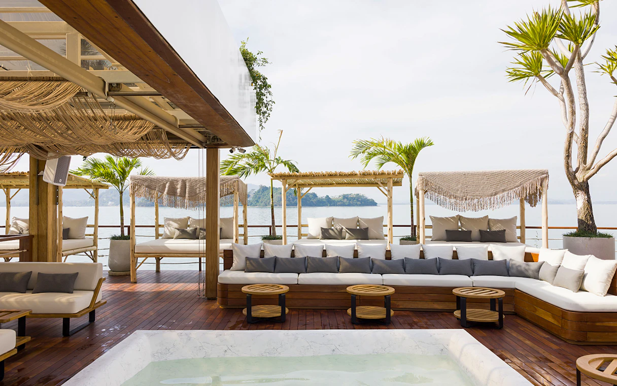 Main Deck Lounge
