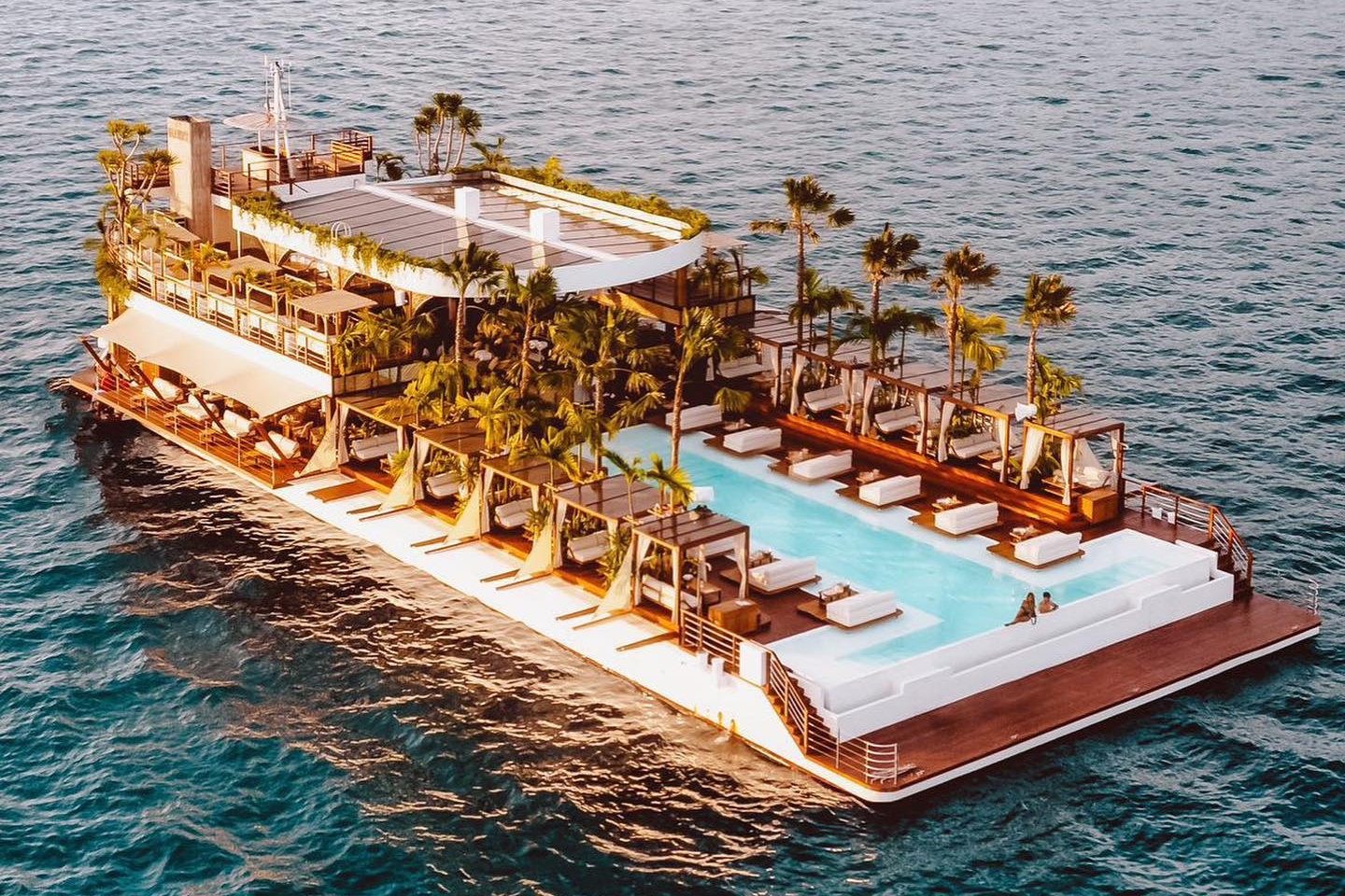 Main Infinity Pool Deck