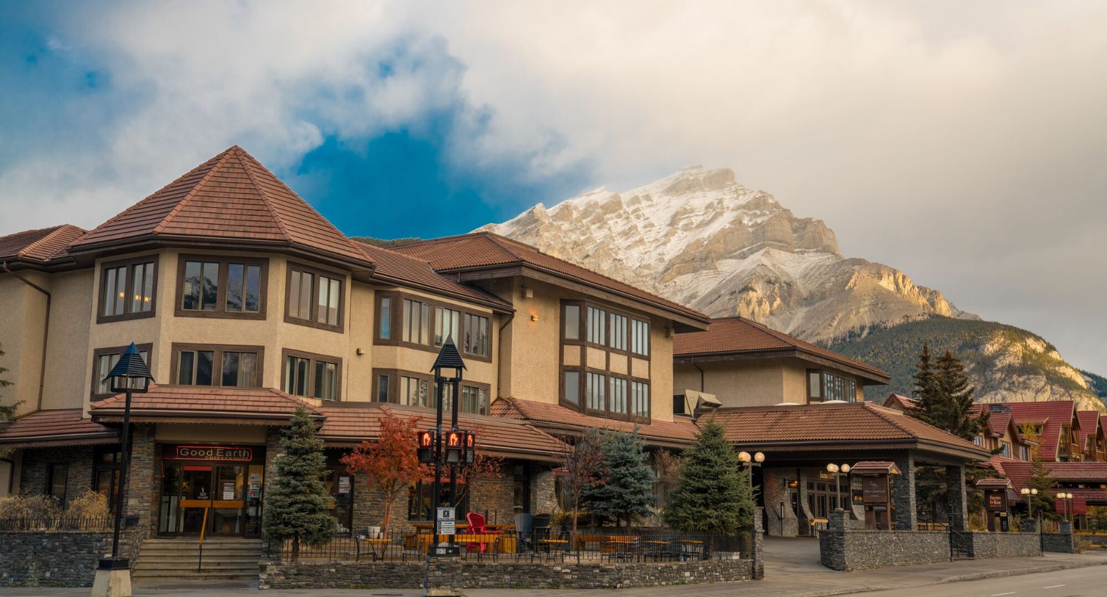 Elk + Avenue Hotel