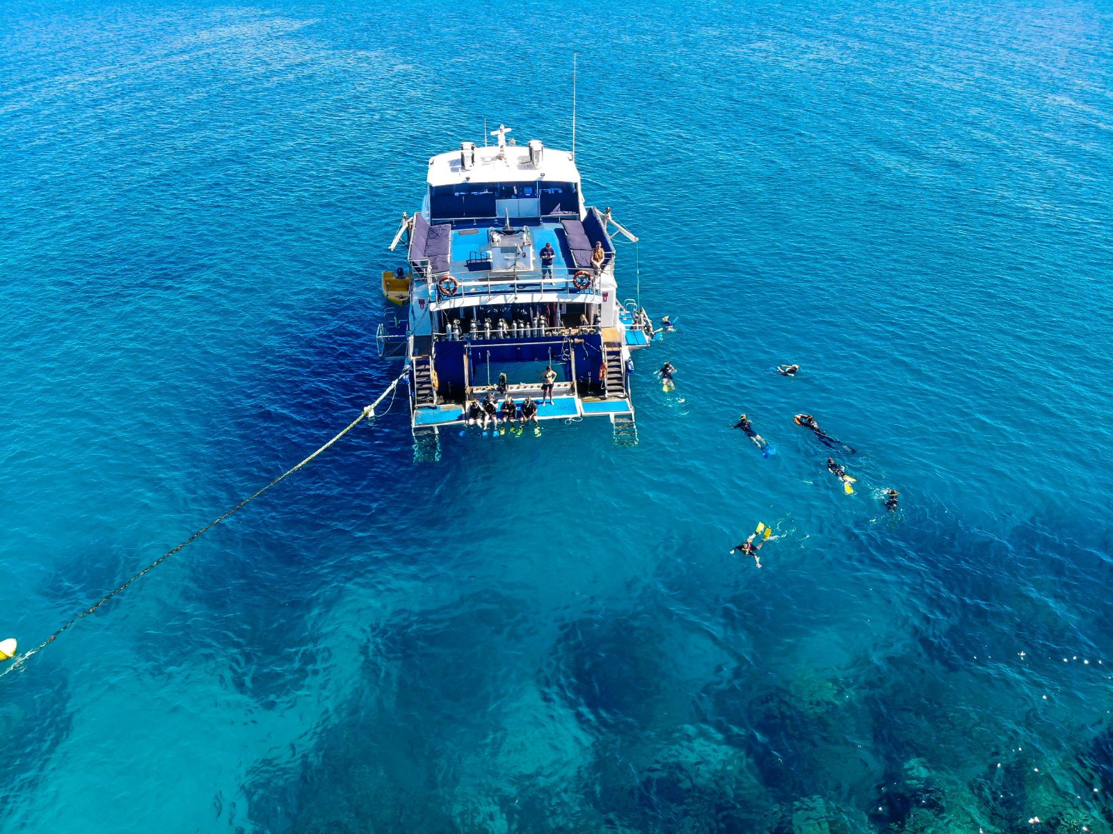 Boat transfer to reef