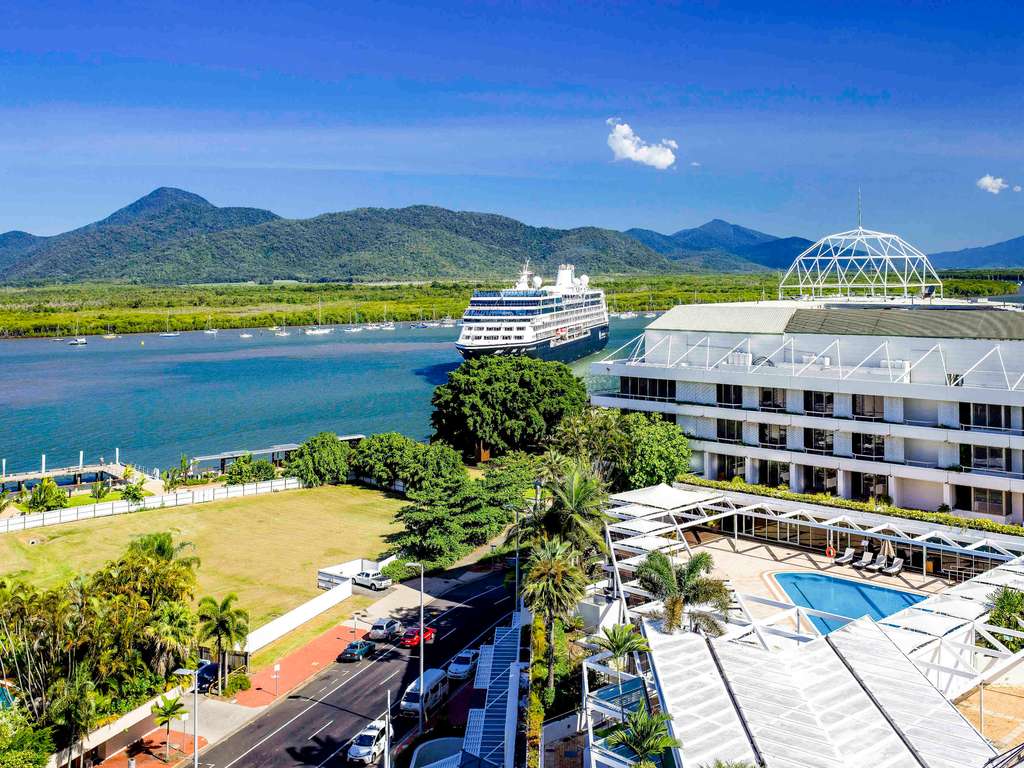 Pullman Cairns International