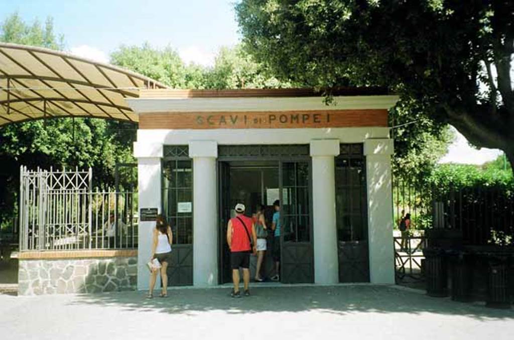 Piazza Anfiteatro Gate