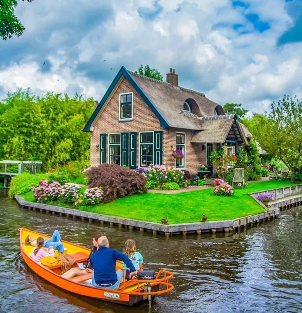 Rent a whisper boat