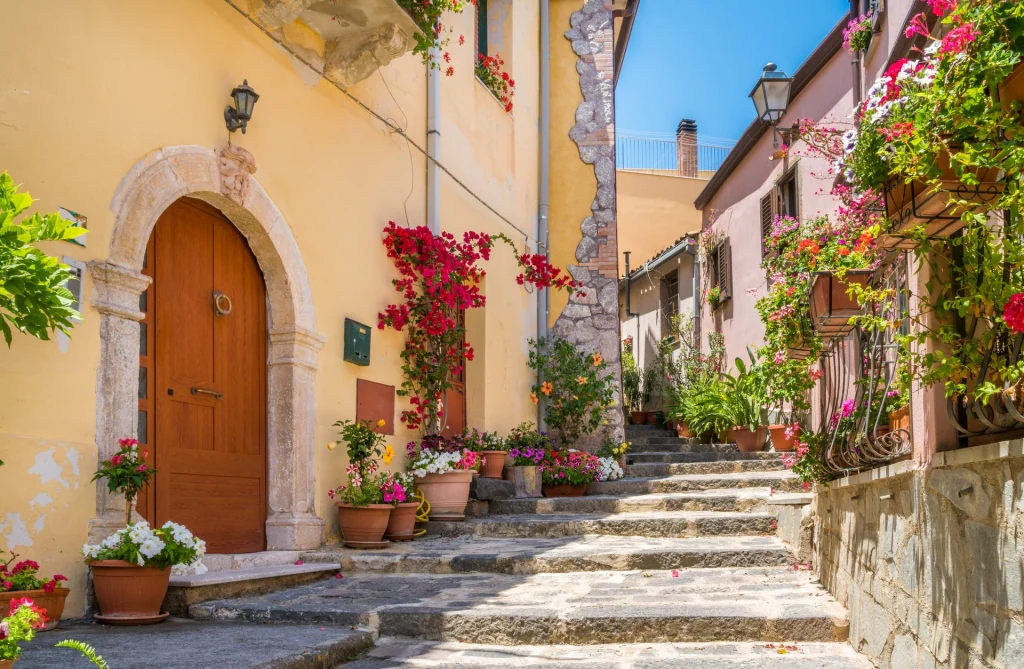Forza d'Agrò village streets