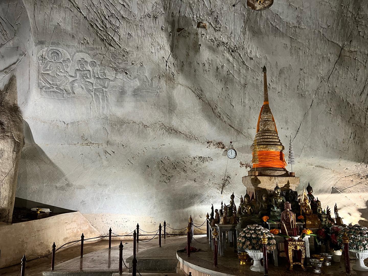 Wat Tham Phanthurat Temple Cave