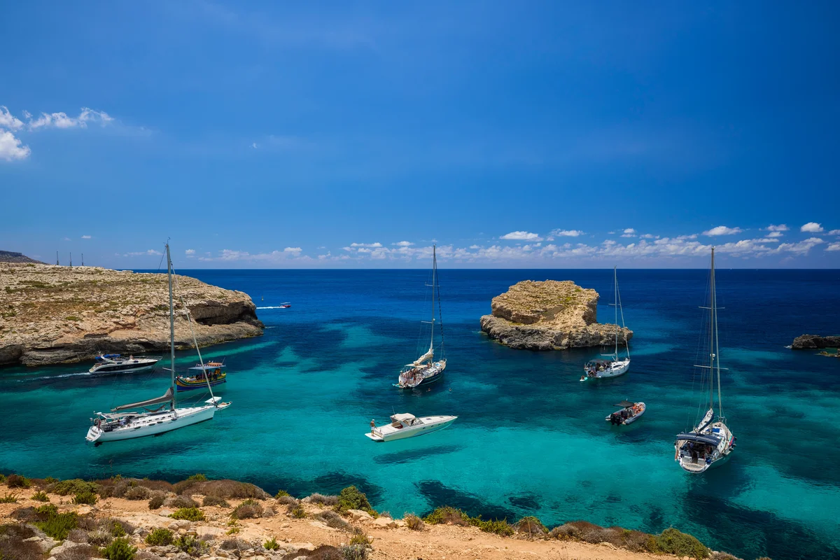 Cruising to Comino