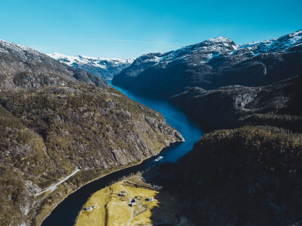 Cruising Osterfjorden
