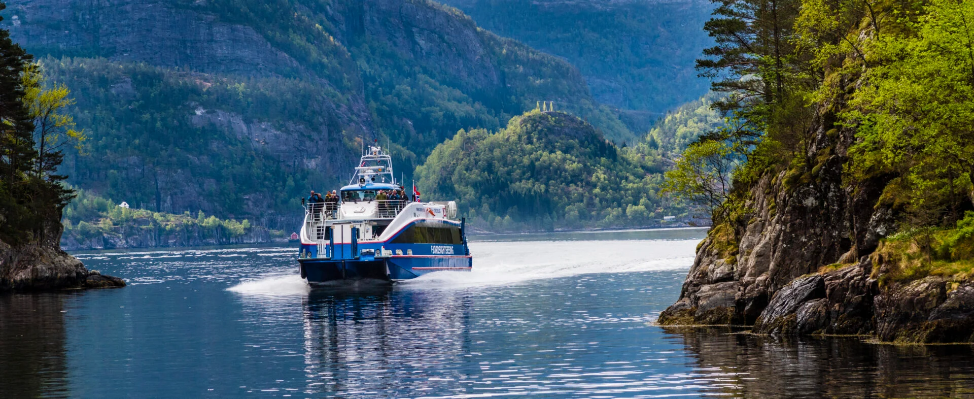Navigating Mostraumen