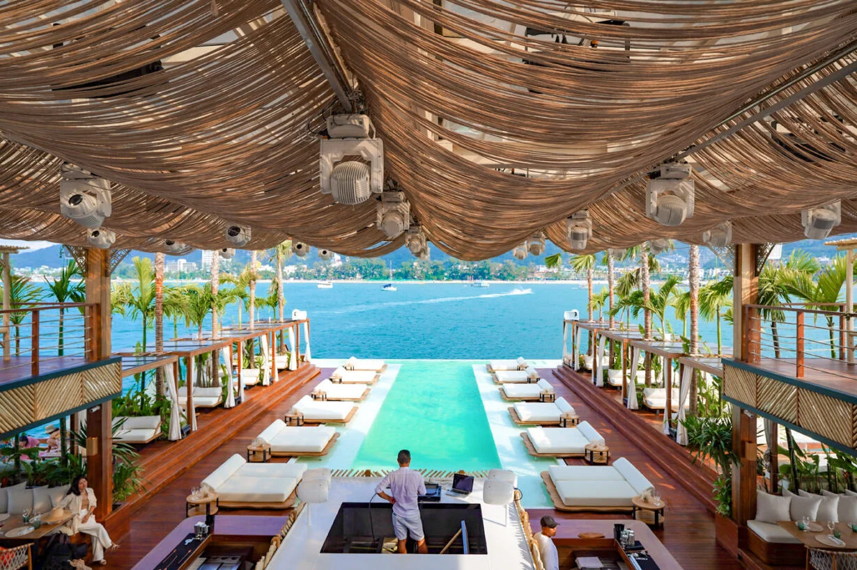 Main Deck Lounge