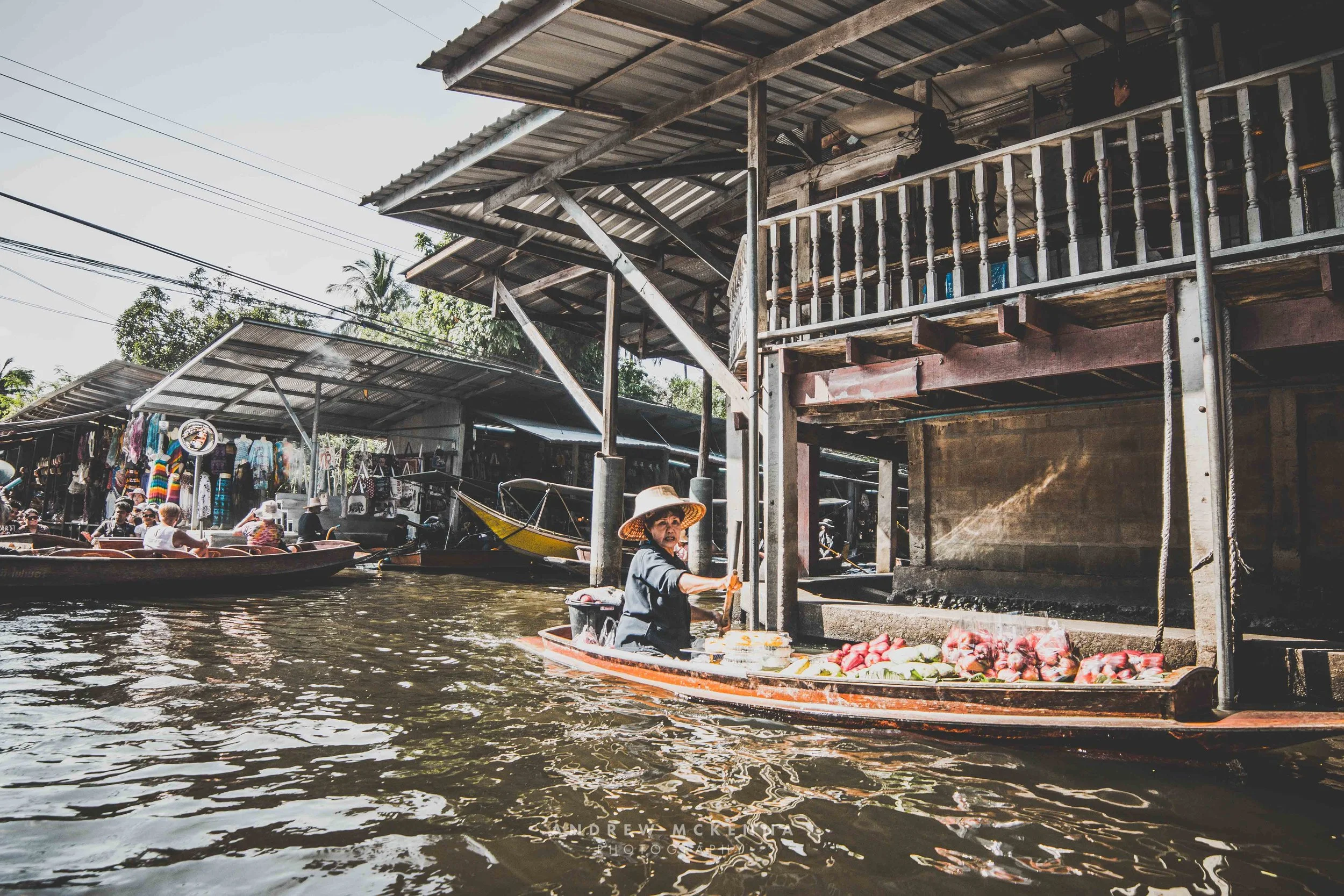 Vendor Canal Corridor