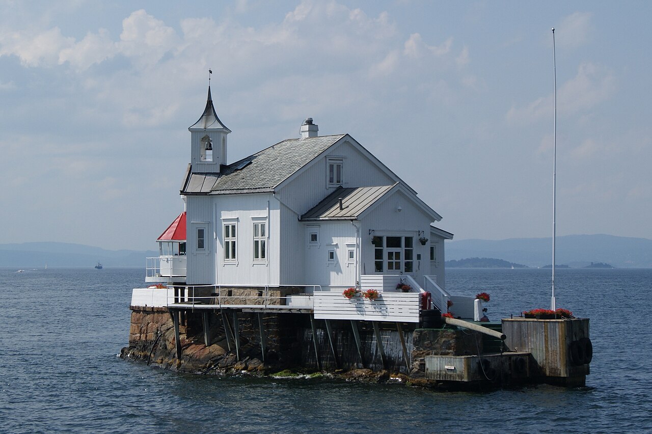 Dyna Lighthouse