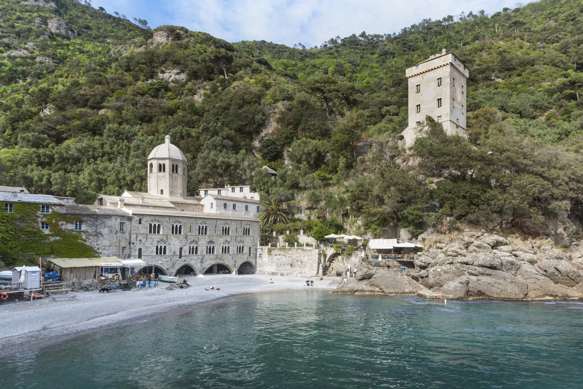 Cruise past San Fruttuoso