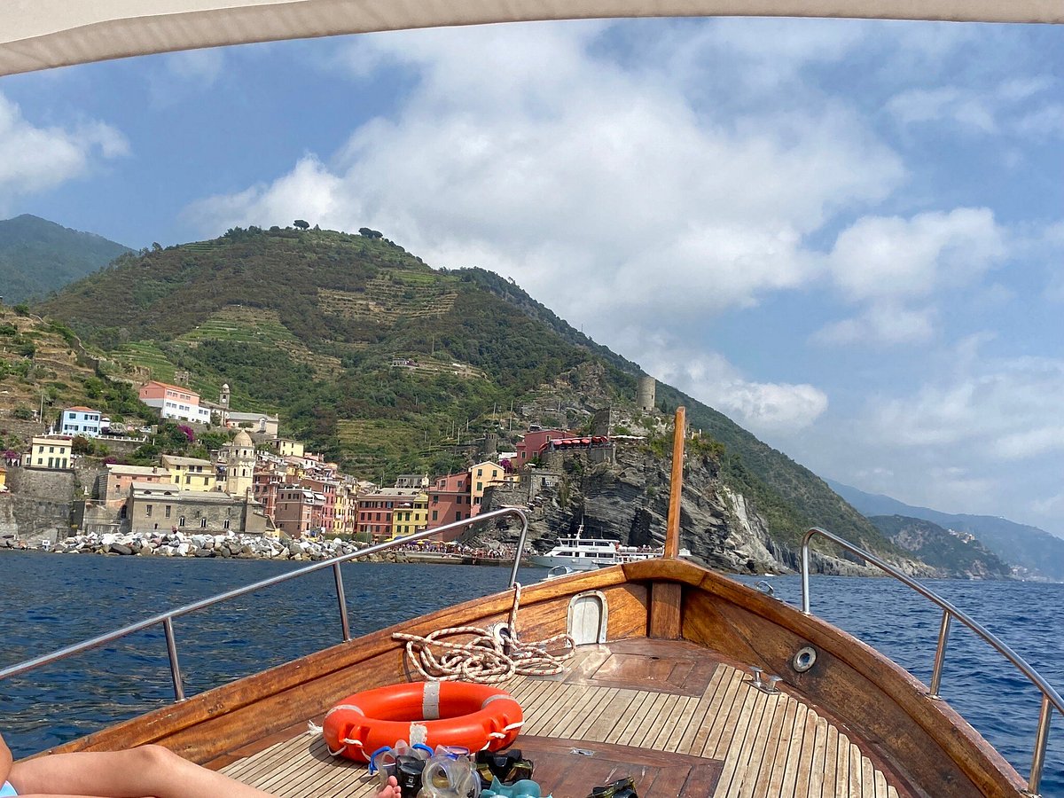 Sailing past Vernazza and Corniglia