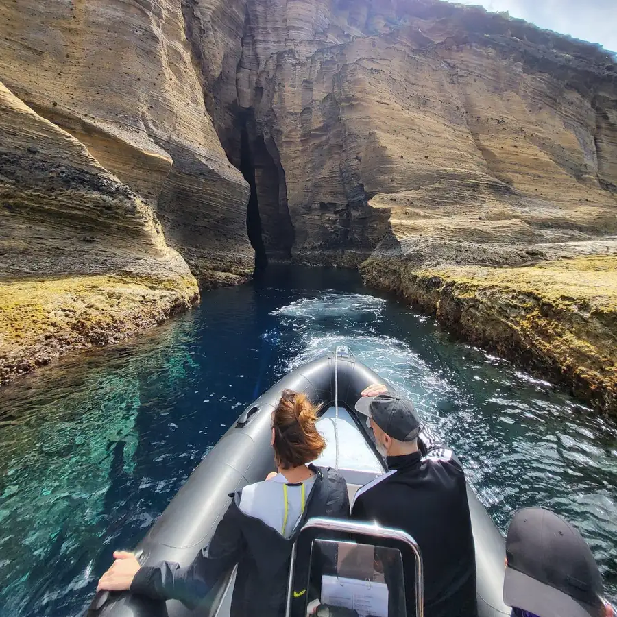 Boat transfer to the islet