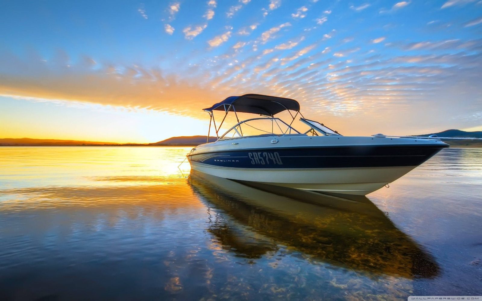 Stern Wake Reflection
