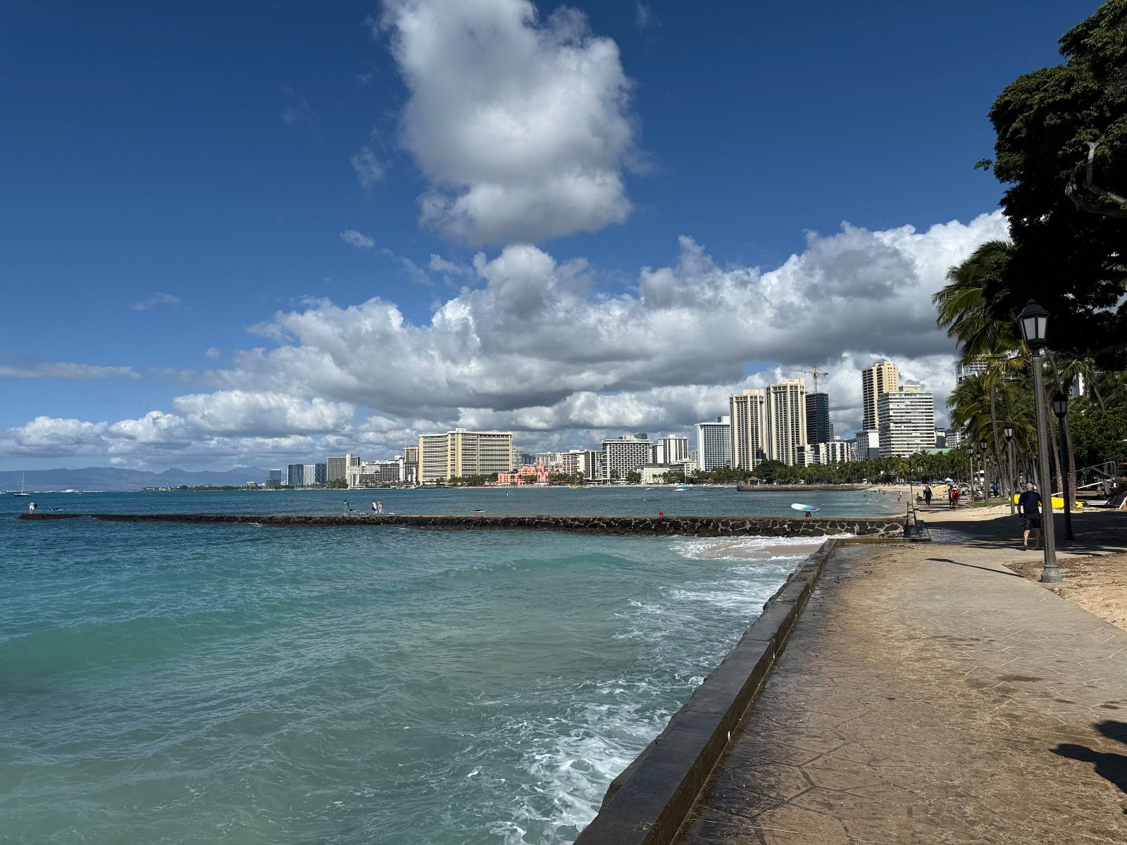Queen's Surf Beach (Waikiki)