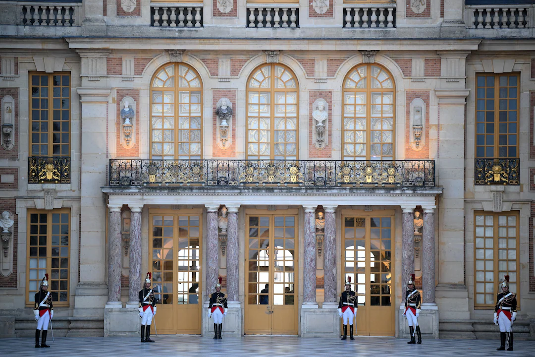 Palace entrance and security