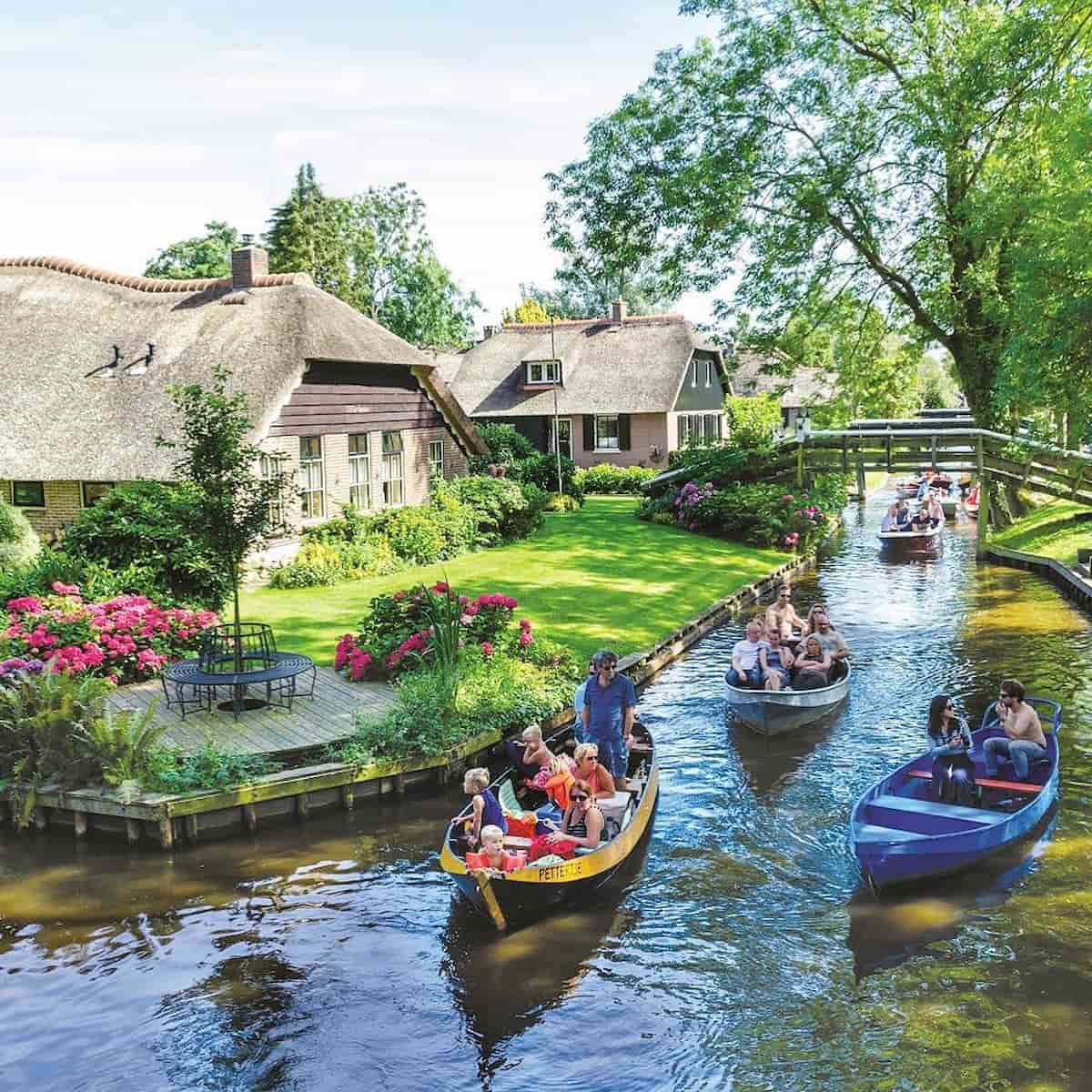 Giethoorn Day Trip With Canal Tour From Amsterdam