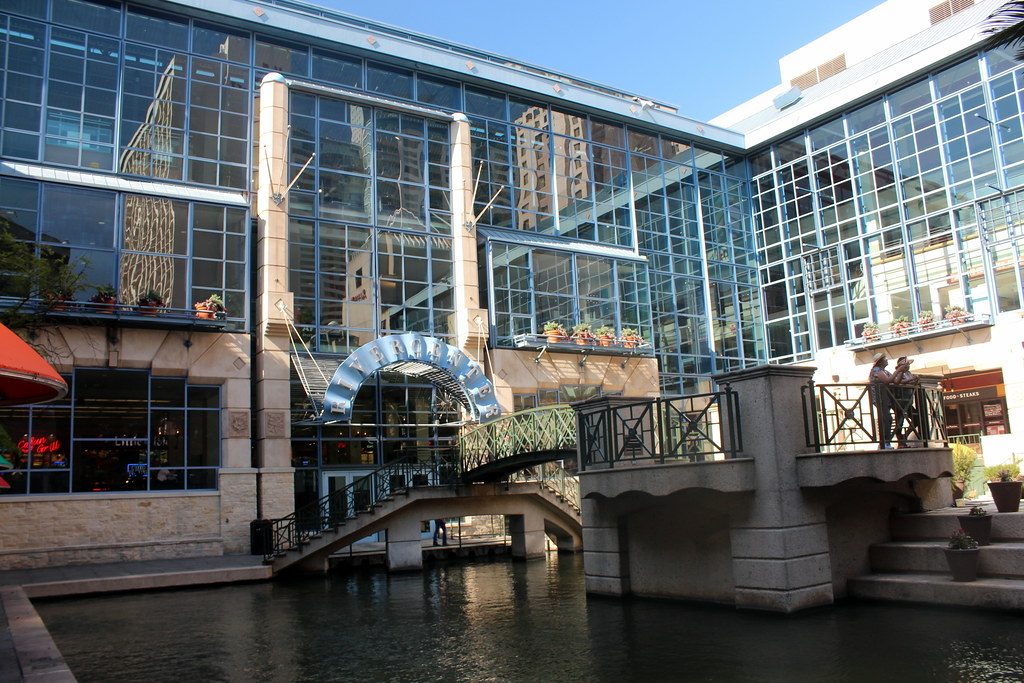 Rivercenter Mall