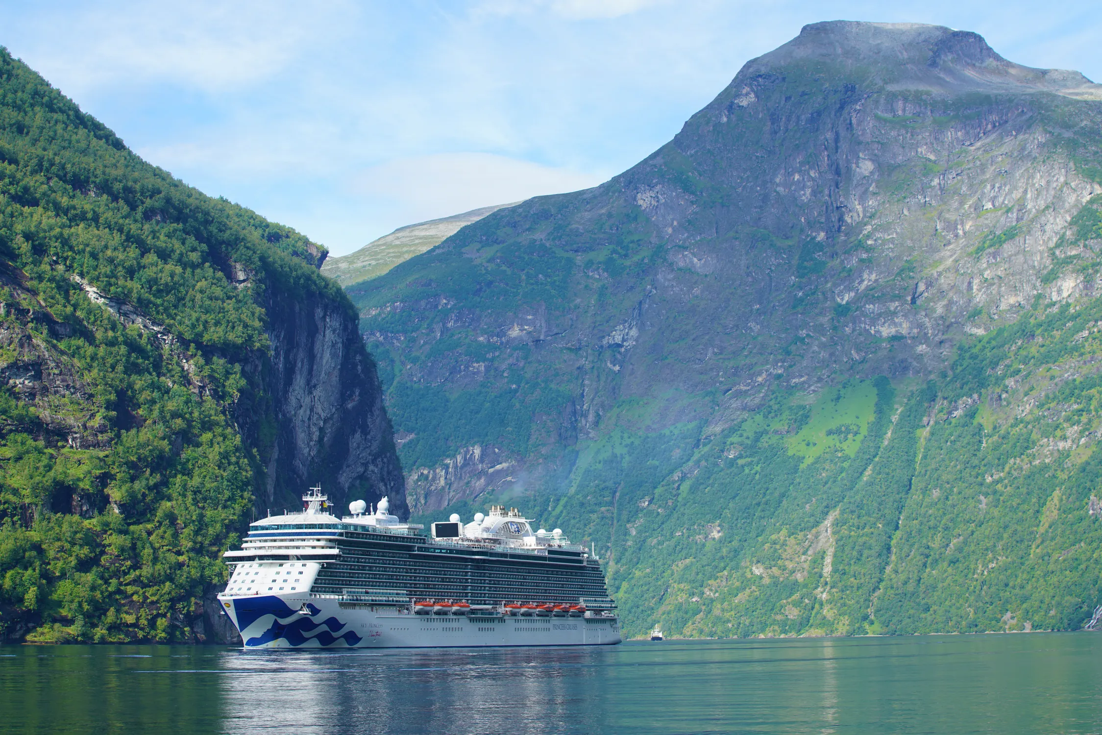 Fjord Cruise Bow
