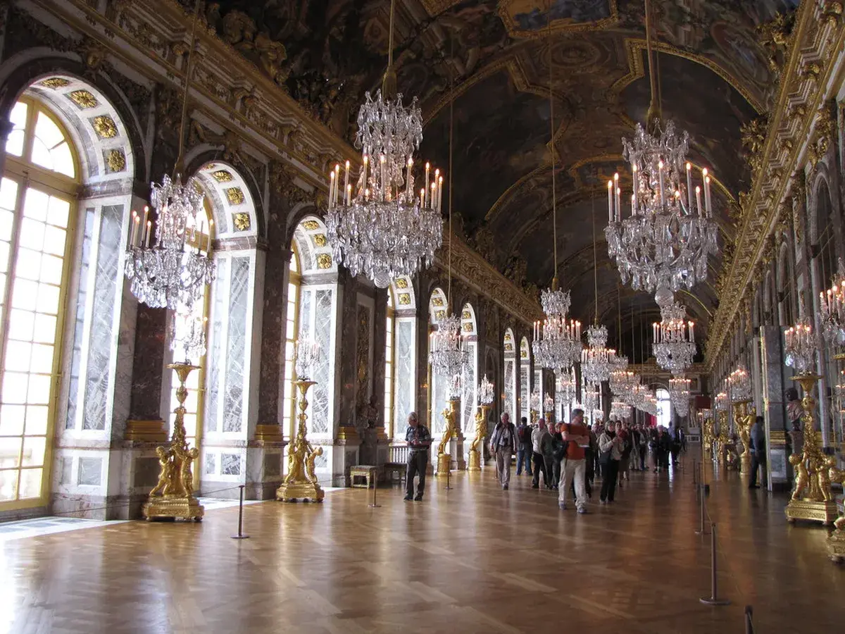 Palace of Versailles and Gardens Tour From Paris