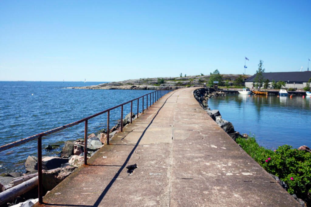 Uunisaari Footbridge
