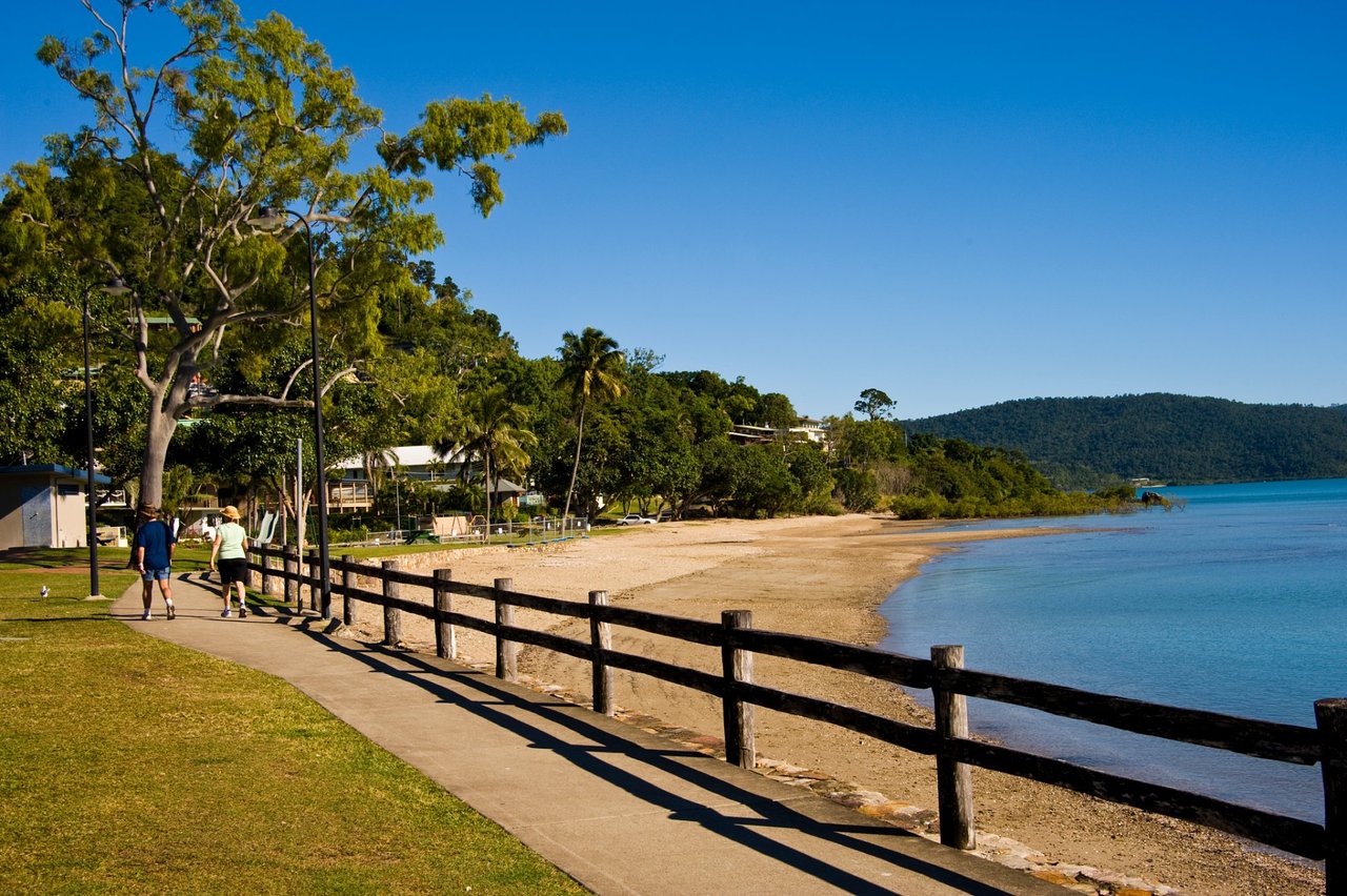 Cannonvale Beach