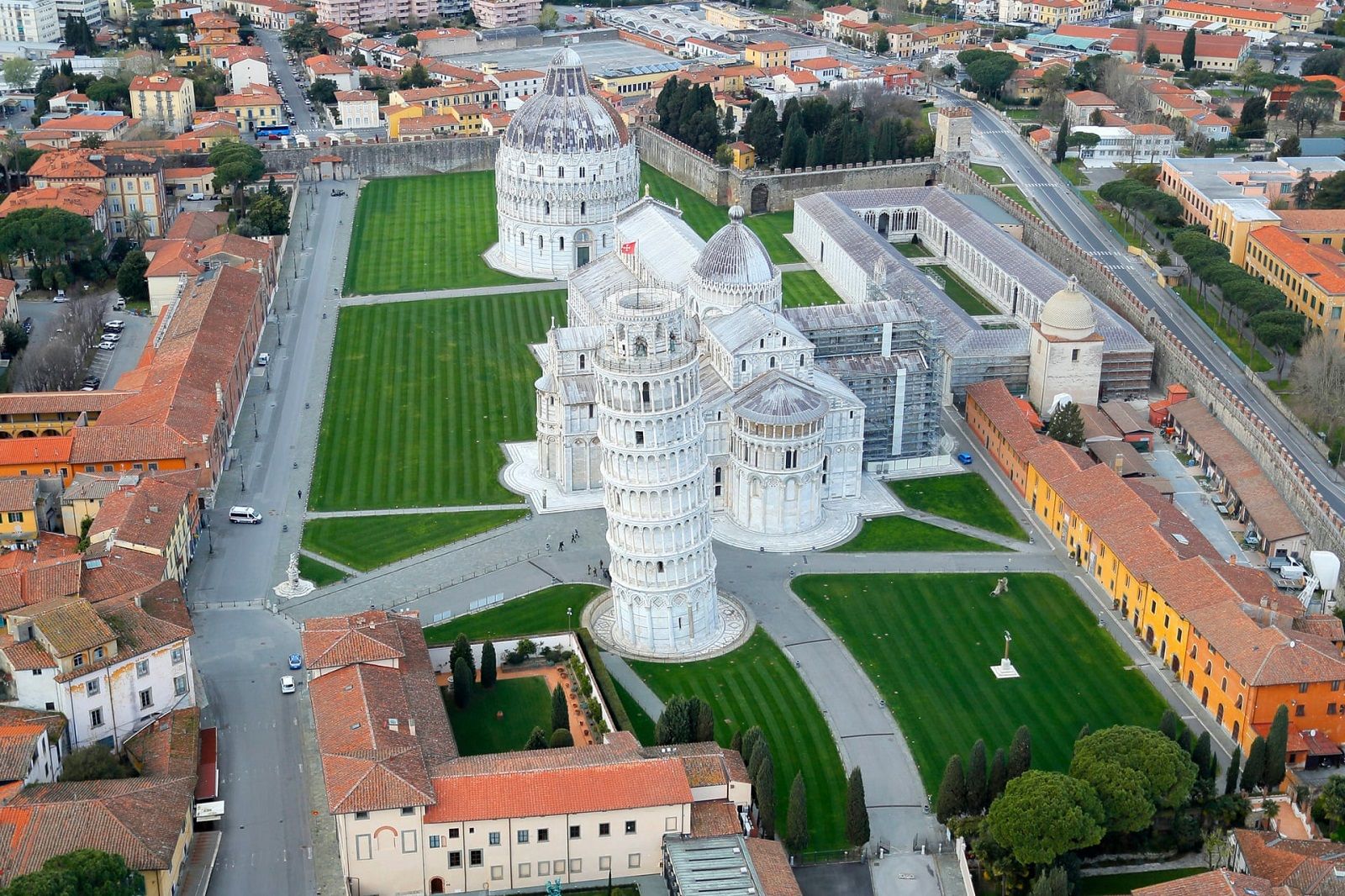 Piazza dei Miracoli Lawn