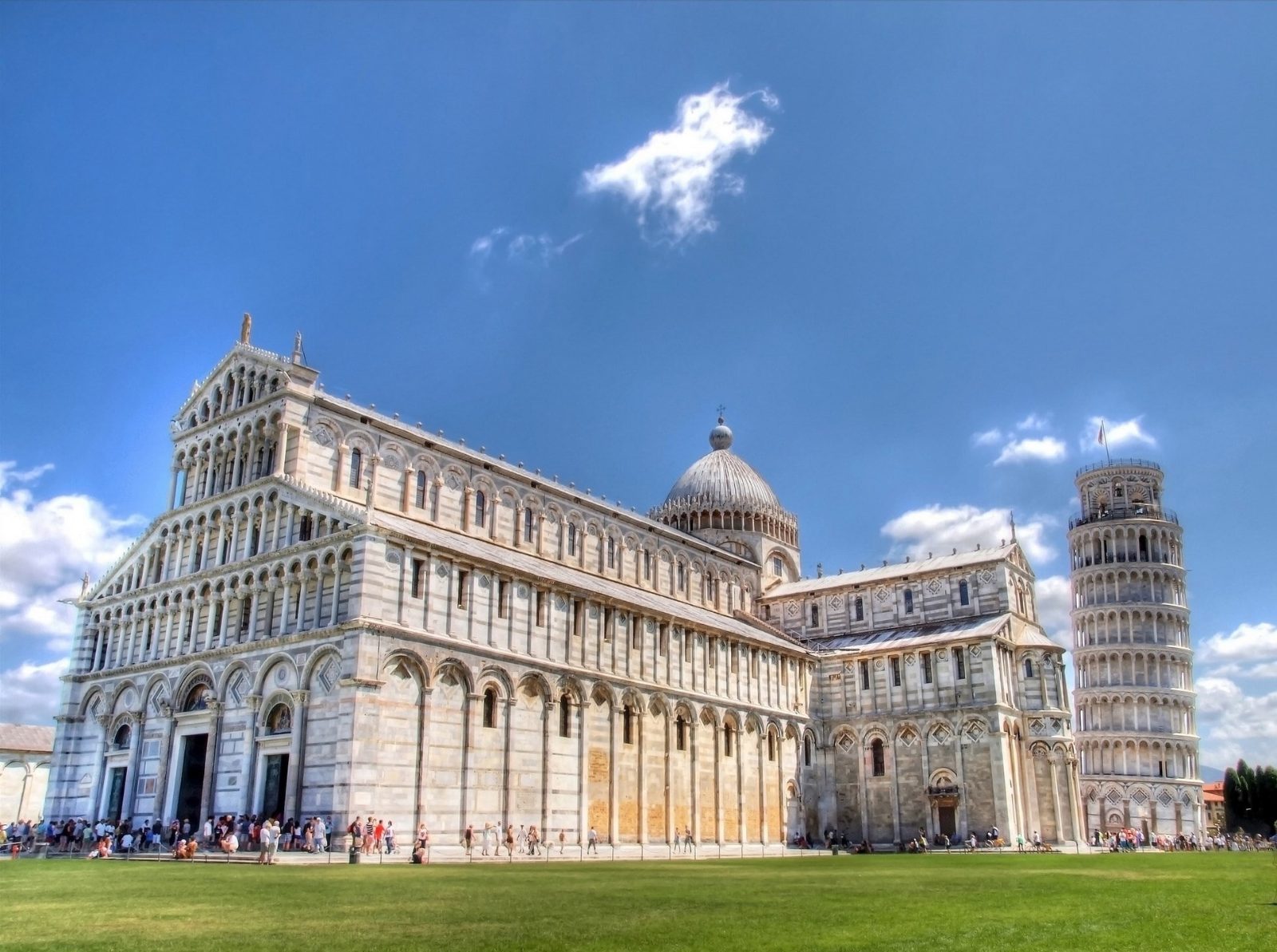 Piazza dei Miracoli Lawn