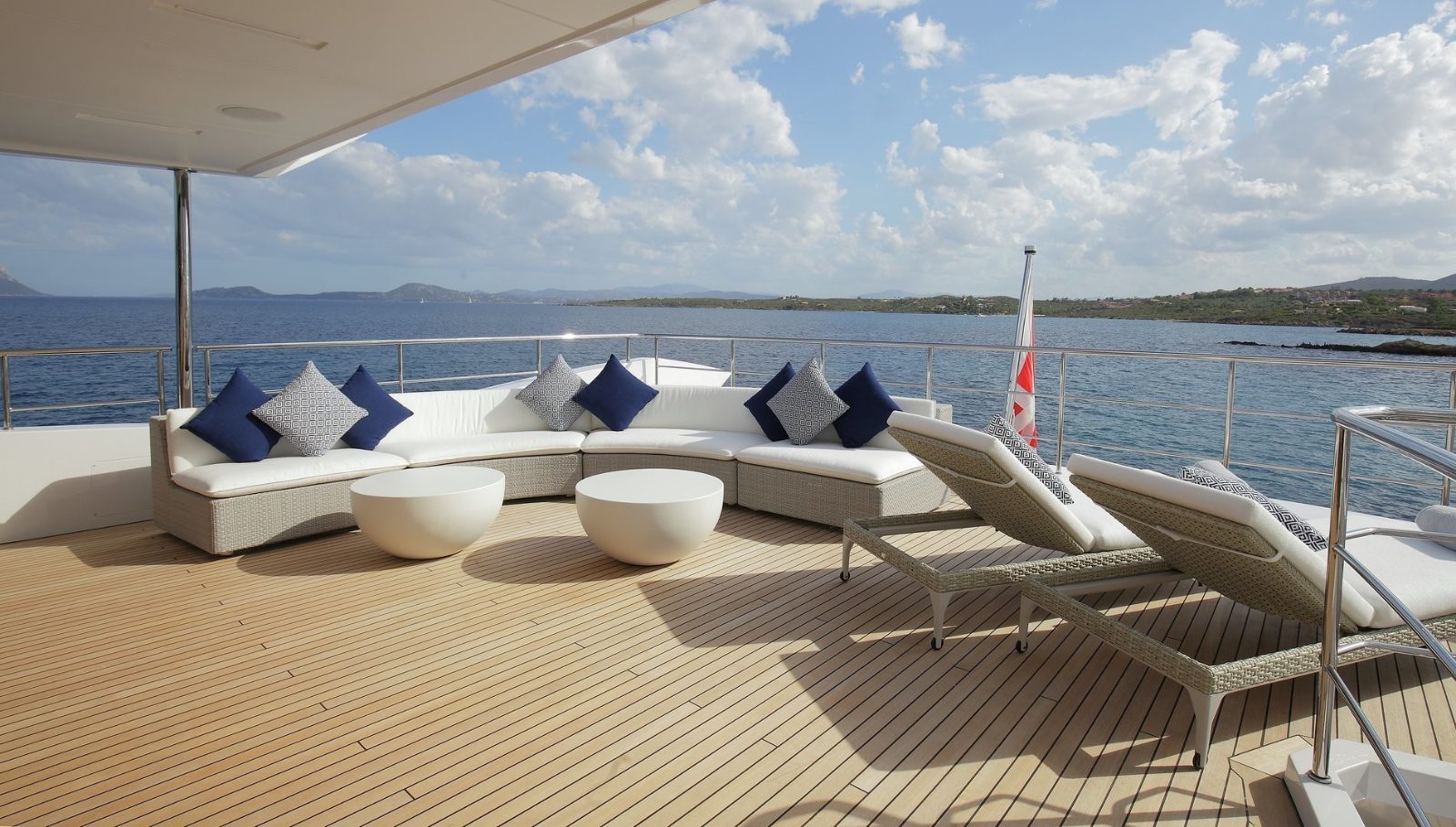 Upper Sun Deck Aft Rail