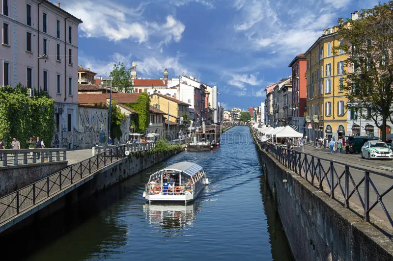 Cruising the Naviglio Grande