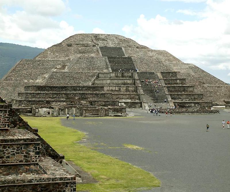 Plaza of the Moon