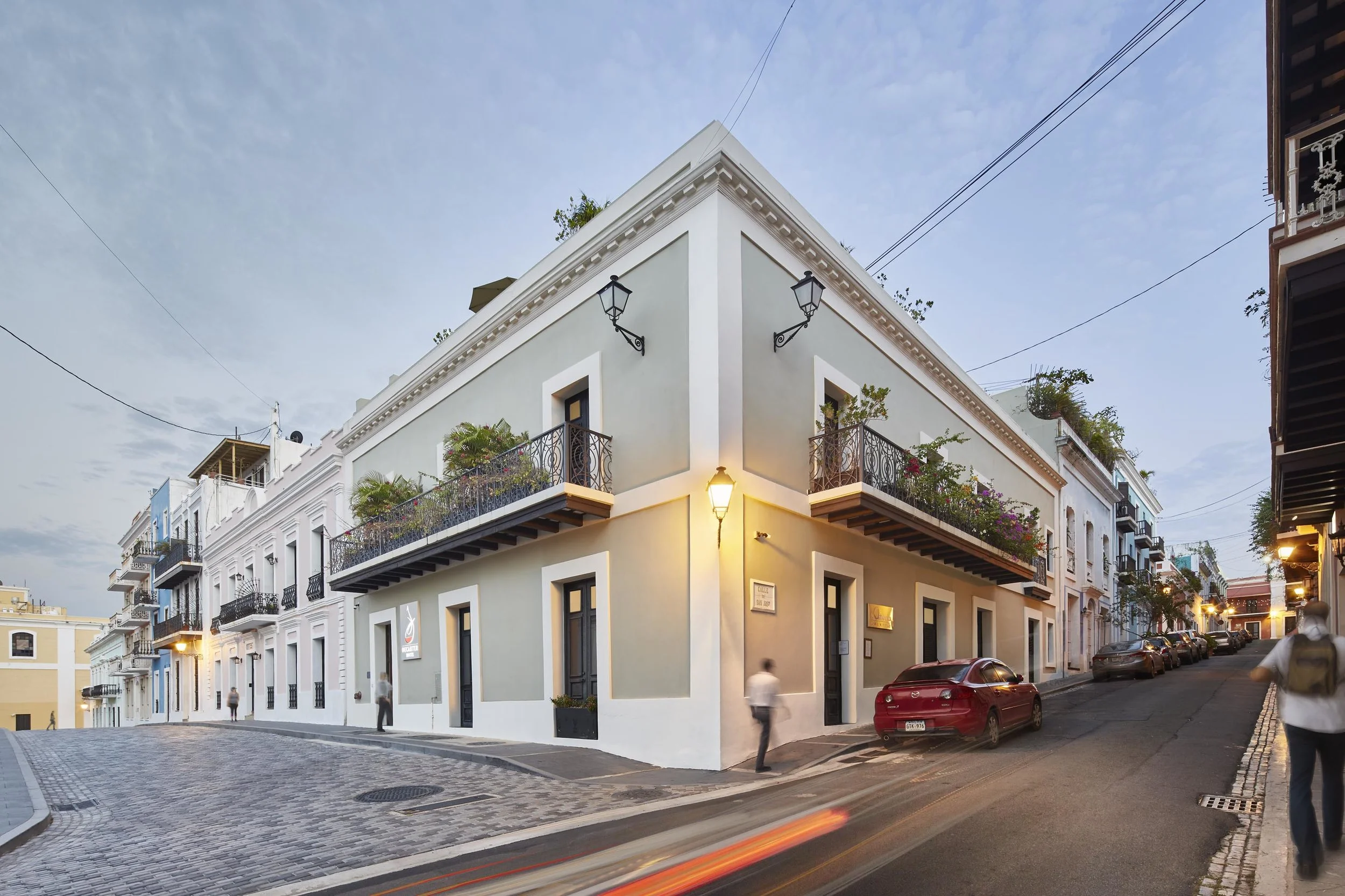 Decanter Hotel