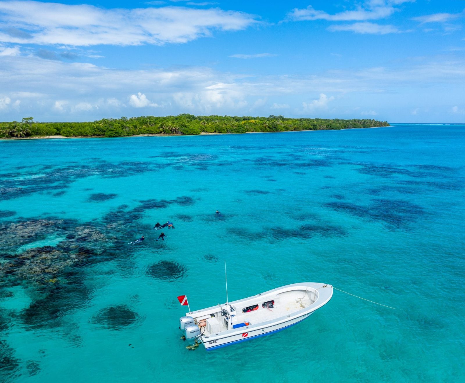 Crossing to Lighthouse Reef Atoll