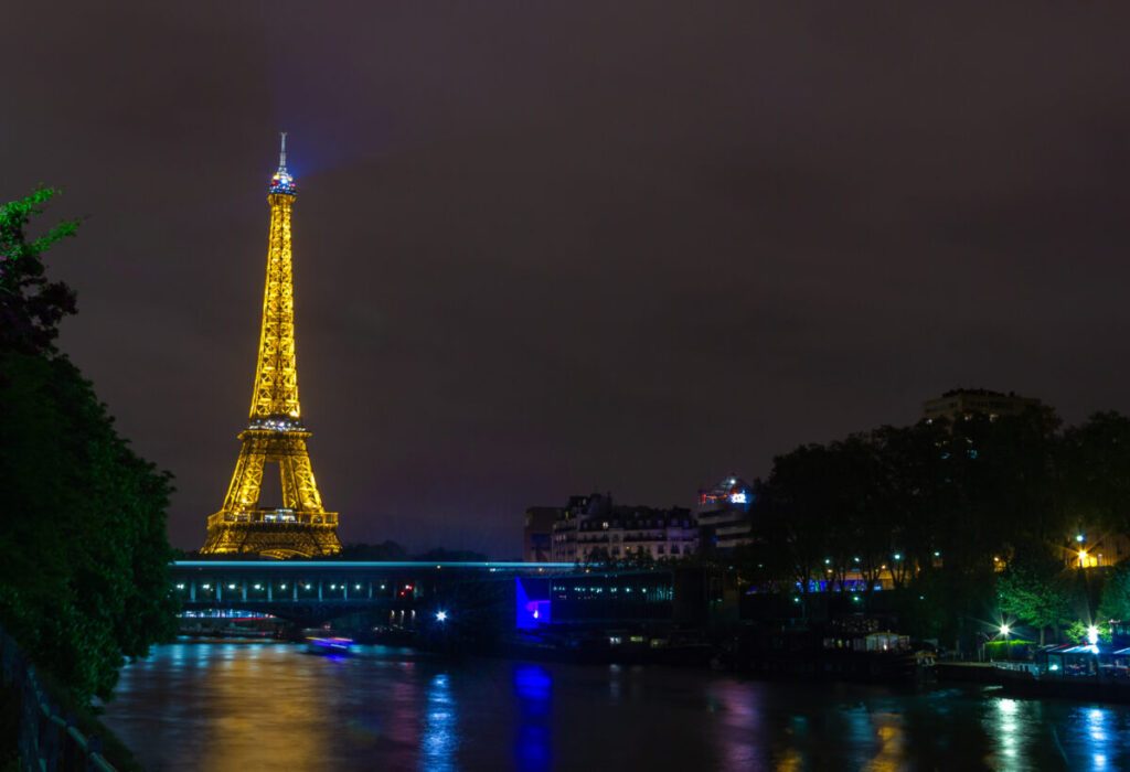 Eiffel Tower Bow Shot